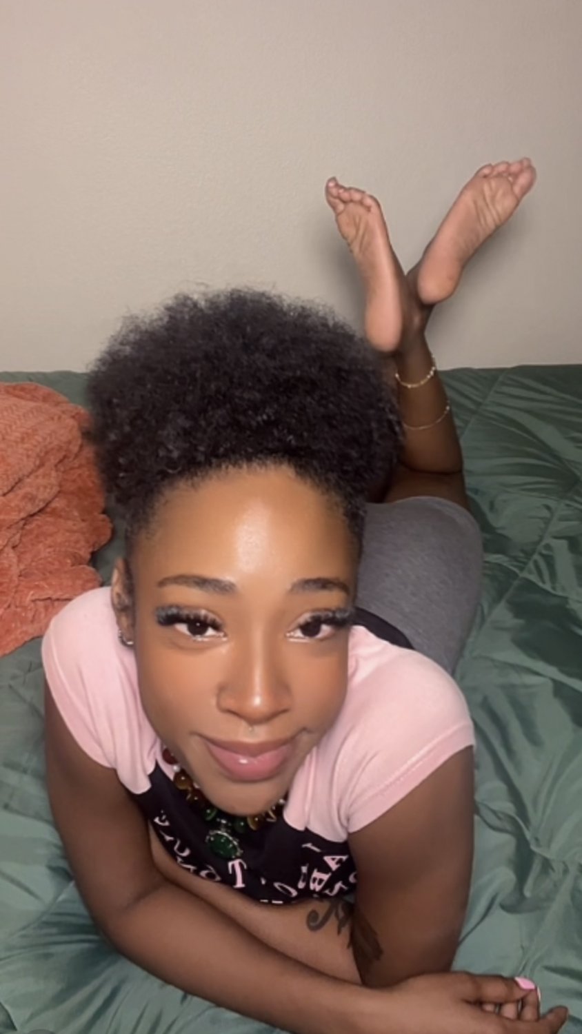 Ebony Pretty Feet In The Pose #c3y5goX8