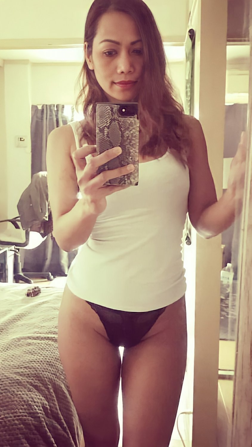 Sexy Filipina grandma #J5wFtB32